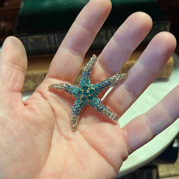 3/$20 Cute Sparkly Starfish Pin Brooch Gold-tone - Picture 3 of 5